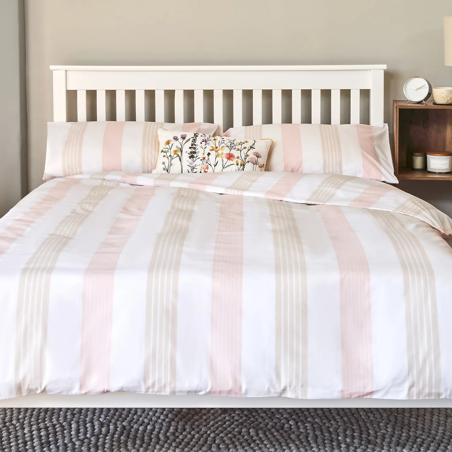 The Willow Manor 100% Cotton Percale Double Duvet Set Oxford Stripe - Blush 2 The Willow Manor 100% Cotton Percale Double Duvet Set Oxford Stripe - Blush - Image 2