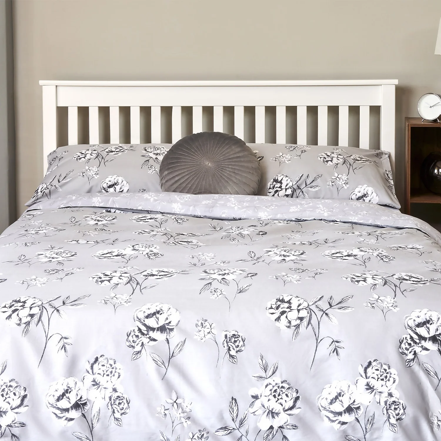 The Willow Manor 100% Cotton Percale Double Duvet Set Graphic Floral - Grey 2 The Willow Manor 100% Cotton Percale Double Duvet Set Graphic Floral - Grey - Image 2