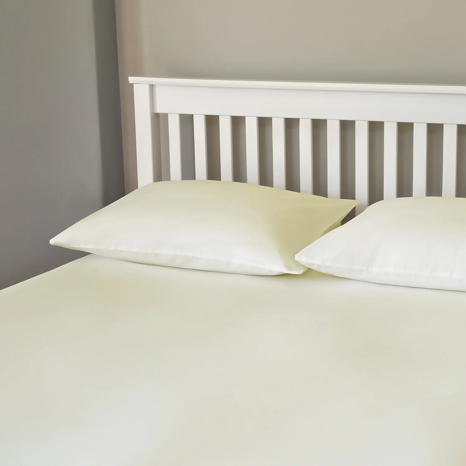 The Willow Manor 100% Cotton Percale King Fitted Sheet - Ivory 1 The Willow Manor 100% Cotton Percale King Fitted Sheet - Ivory