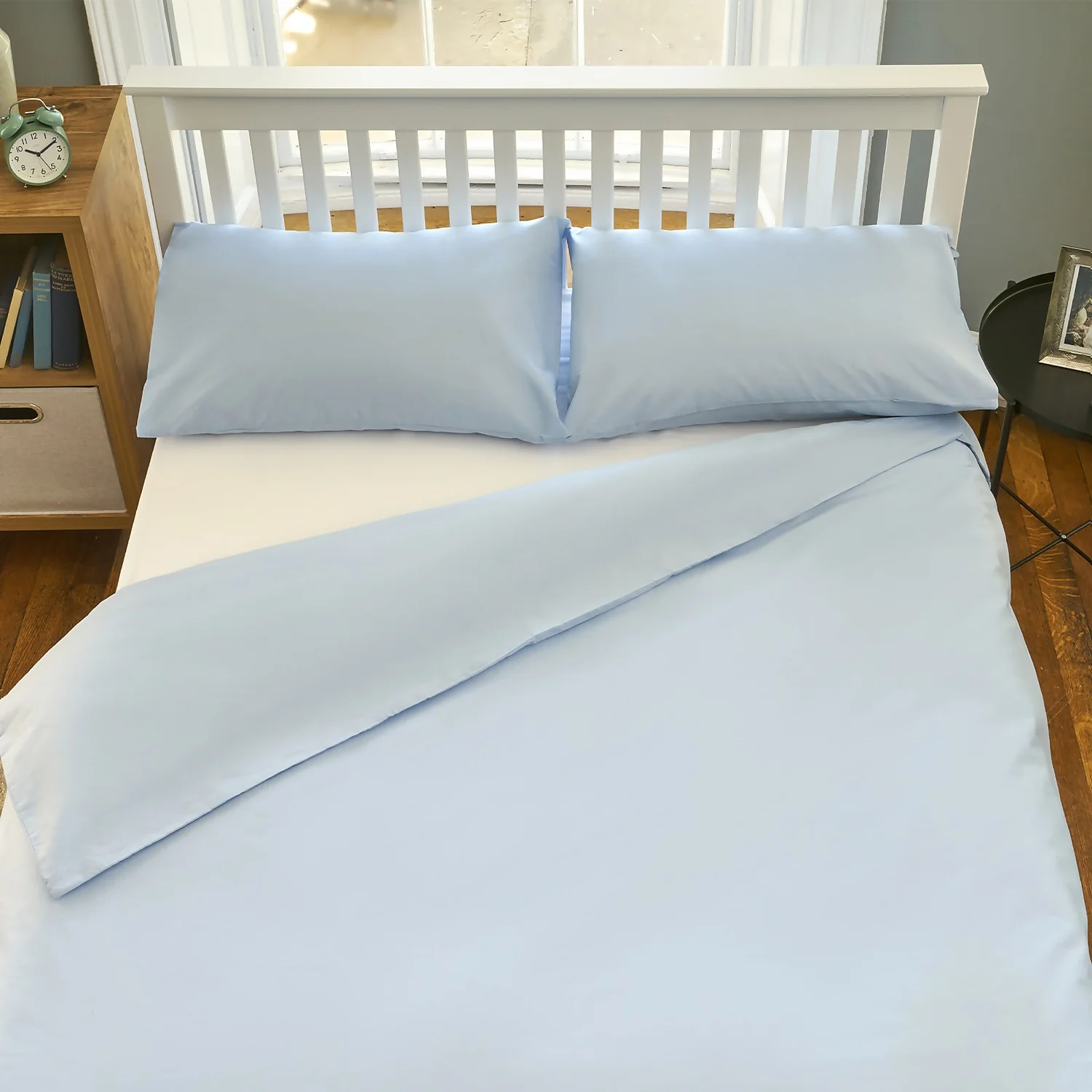 The Willow Manor Easy Care Percale Double Duvet Set - Light Blue 2 The Willow Manor Easy Care Percale Double Duvet Set - Light Blue - Image 2