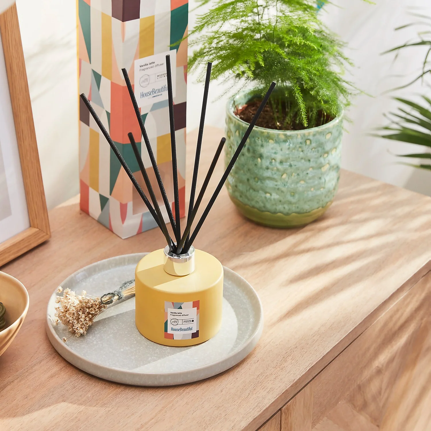 House Beautiful Vanilla Latte 200ml Diffuser 2 House Beautiful Vanilla Latte 200ml Diffuser - Image 2