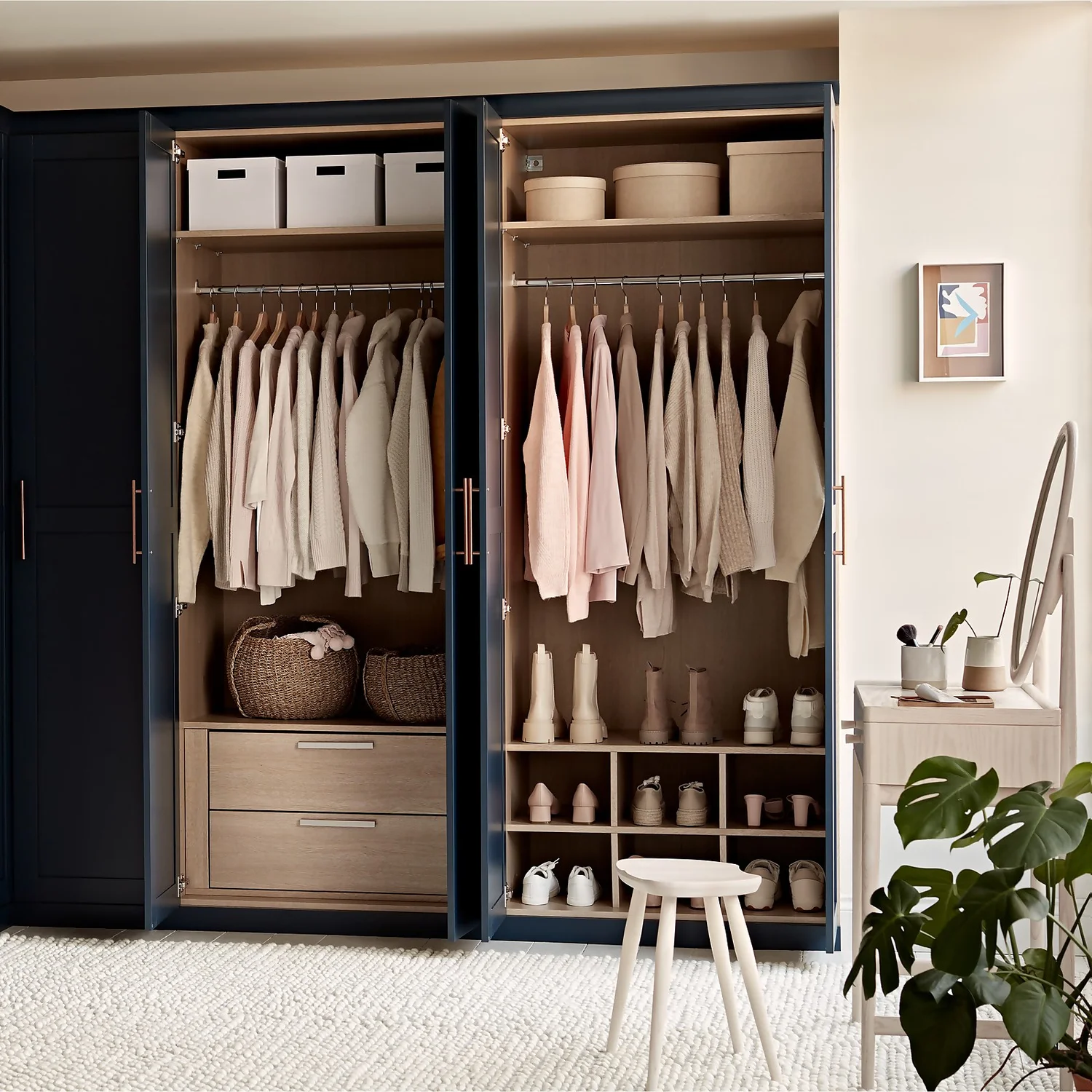 House Beautiful Realm Fitted Look Quad Wardrobe, Oak Effect Carcass - Navy Blue Shaker Doors (W) 1901mm X (H) 2256mm 6 House Beautiful Realm Fitted Look Quad Wardrobe, Oak Effect Carcass - Navy Blue Shaker Doors (W) 1901mm X (H) 2256mm - Image 6